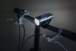 Sigma Aura-60 Mit Akku Für USB-Ladegerät -Fahrradladen Sigma Frontleuchte Batterieleuchte LED Akku Aura 60 Lux USB 17700 4016224170004 070 28026d