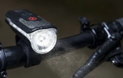 Sigma Aura-80 Mit Akku Für USB-Ladegerät -Fahrradladen Sigma Frontleuchte Batterieleuchte LED Akku Aura 80 Lux USB 17800 4016224178001 070 28037d 1