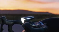 Sigma Aura-80 Mit Akku Für USB-Ladegerät -Fahrradladen Sigma Frontleuchte Batterieleuchte LED Akku Aura 80 Lux USB 17800 4016224178001 070 28037i 1